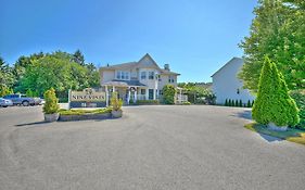Nine Vines Hotel